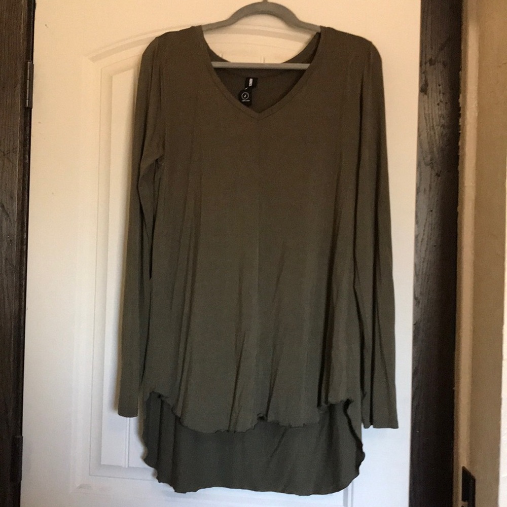 Agnes & Dora Vincent Hi Lo Top